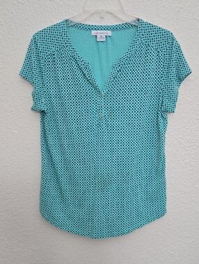 Liz Clairborne Top Green W/Blue Polka Dots Cap Sleves